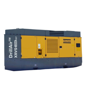 কালো পোর্টেবল কম্প্রেসার XRVS1350 429 Kw এবং 975 L ডিজেল ট্যাঙ্ক ক্ষমতা চূড়ান্ত মোবাইল সমাধান